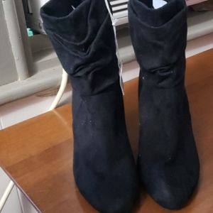 NWT🏷 fiomi heeled boots! Never worn!!